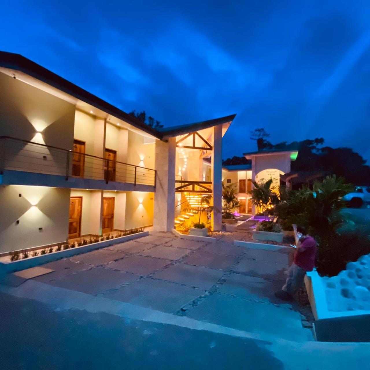 Mi Linda Tierra Hotel